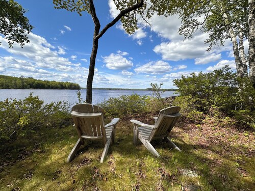 Tranquil Lakeside 2-Bedroom Cottage w/ Optional Bunkhouse