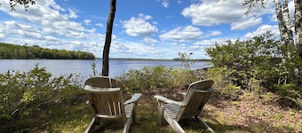 Tranquil Lakeside 2-Bedroom Cottage w/ Optional Bunkhouse