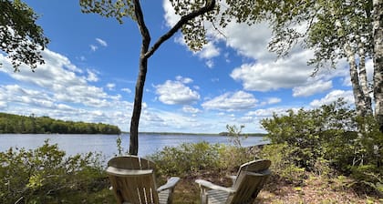 Tranquil Lakeside 2-Bedroom Cottage w/ Optional Bunkhouse