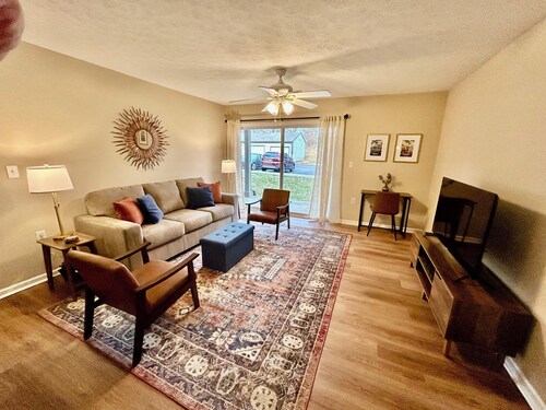 Cozy 2-bedroom furnished condo in East Louisville