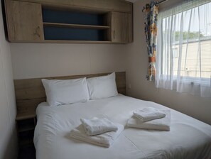 Room - Coastal Comfort – Relaxing 3-Bed Holiday Home at Marlie Holiday Park (New Romney)