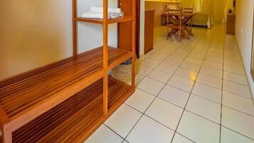 Quarto casal, sacada, vista para a cidade | Parte interna