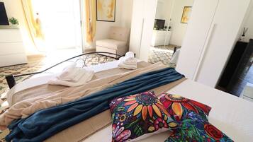 Iron/ironing board, travel crib, free WiFi