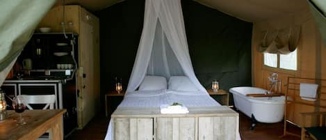 1 bedroom, bed sheets