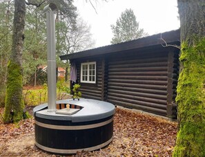 Outdoor spa tub - Outdoors Holten - Romantic Lodge met hottub & bath (Holten)