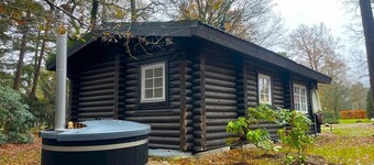 Outdoors Holten - Romantic Lodge met hottub & bath