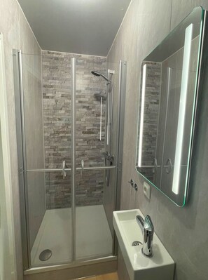 Shower - Outdoors Holten - Forest Cabin (Holten)