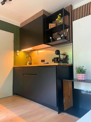 Fridge, microwave, oven, coffee/tea maker - Outdoors Holten - Forest Cabin (Holten)