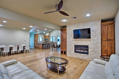 This farmhouse is a 3 bedroom(s), 3 bathrooms, located in Sanger, TX.