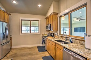 Private kitchen - This farmhouse is a 3 bedroom(s), 3 bathrooms, located in Sanger, TX. (Sanger)