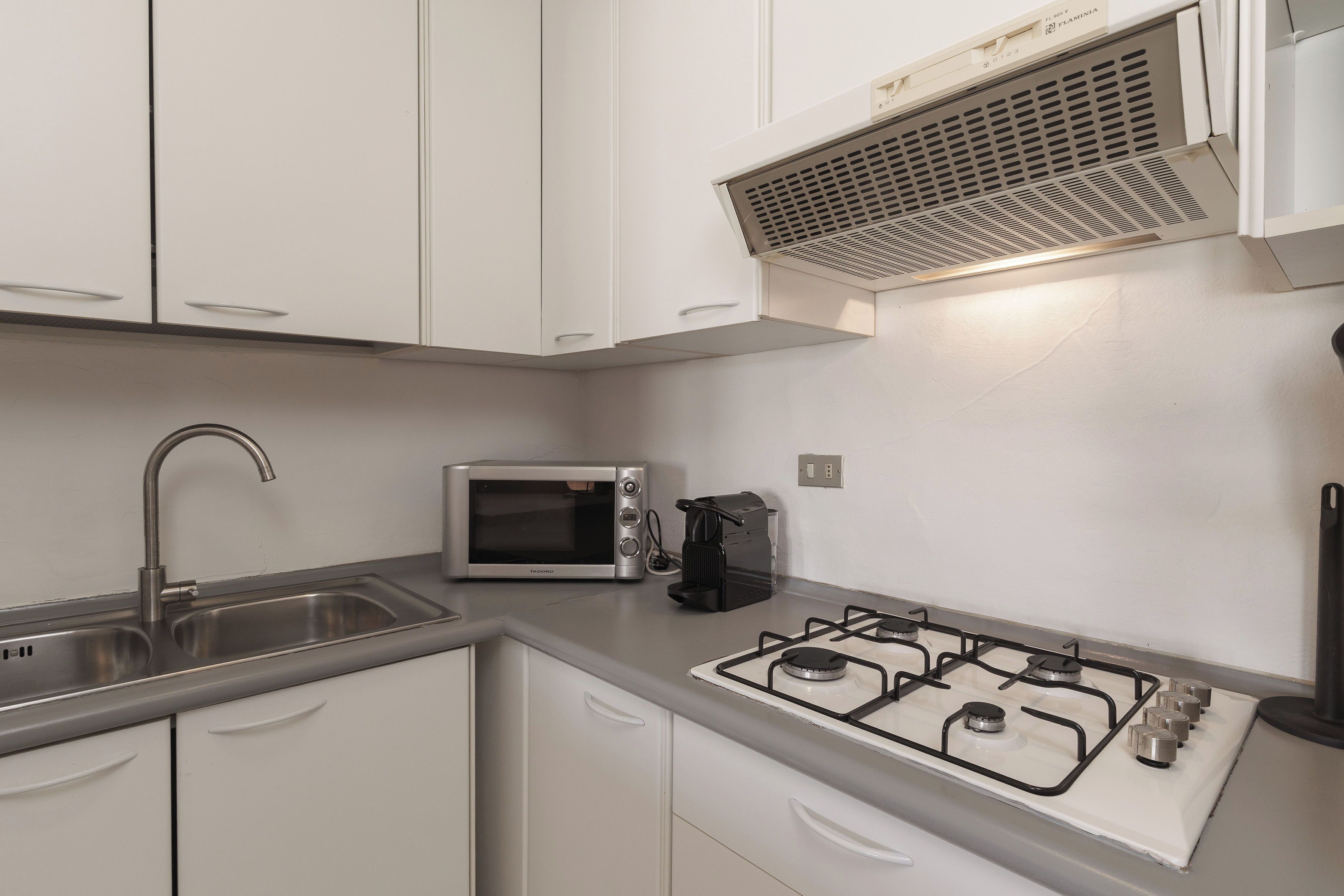 Apartment, City View | Private kitchen | Fridge, microwave, oven, stovetop