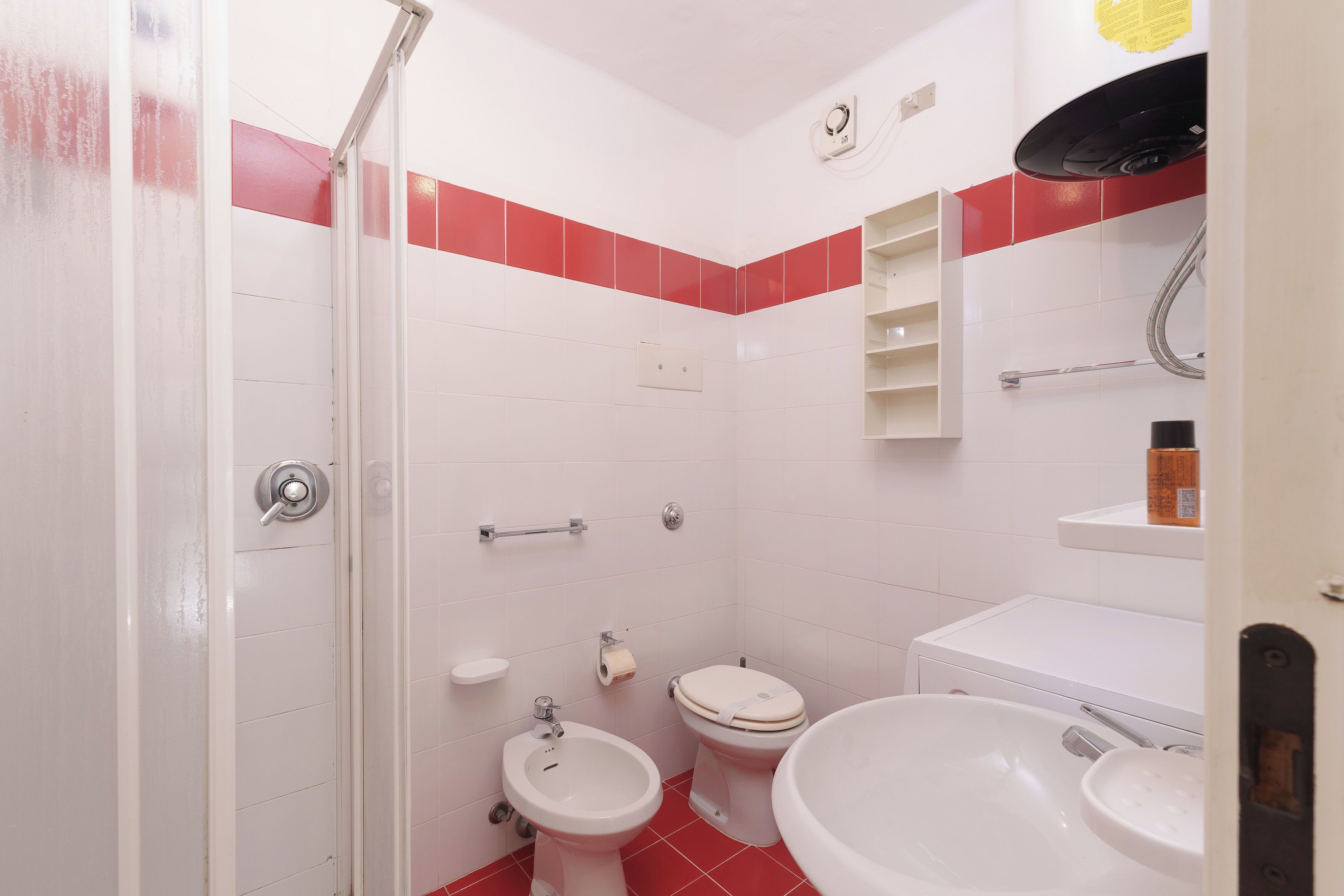 Apartment, City View | Bathroom | Shower, free toiletries, hair dryer, towels
