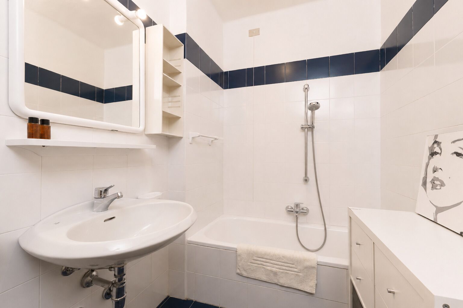 Departamento, vista a la ciudad | Baño | Regadera, amenidades de baño gratuitas, secadora de cabello, toallas 