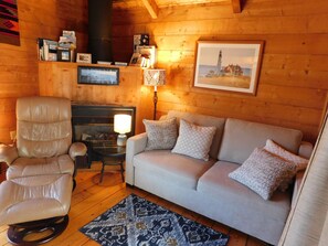 Living area - Iconic 70s style cute condo cottage in Deck 2, on a pond! (CS0055) (Wellfleet)