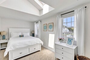 3 bedrooms, desk, iron/ironing board, free WiFi - Prime Harwich Port Getaway RPAM124 (Harwich Port)
