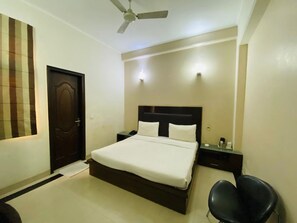 Deluxe Double Room - Hotel LLoyd Residency Near Nehru Place (New Delhi)
