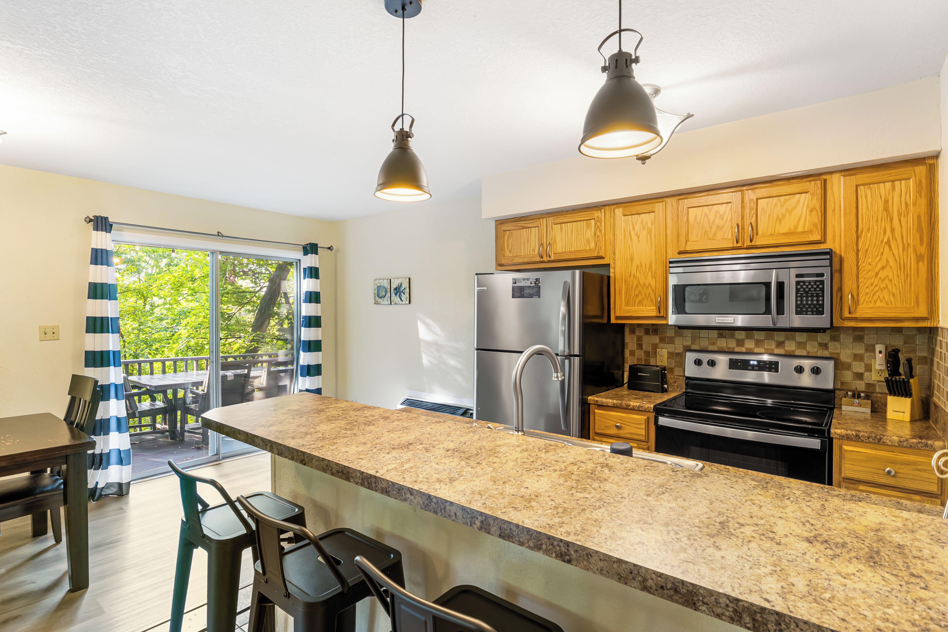 Fridge, microwave, stovetop, dishwasher