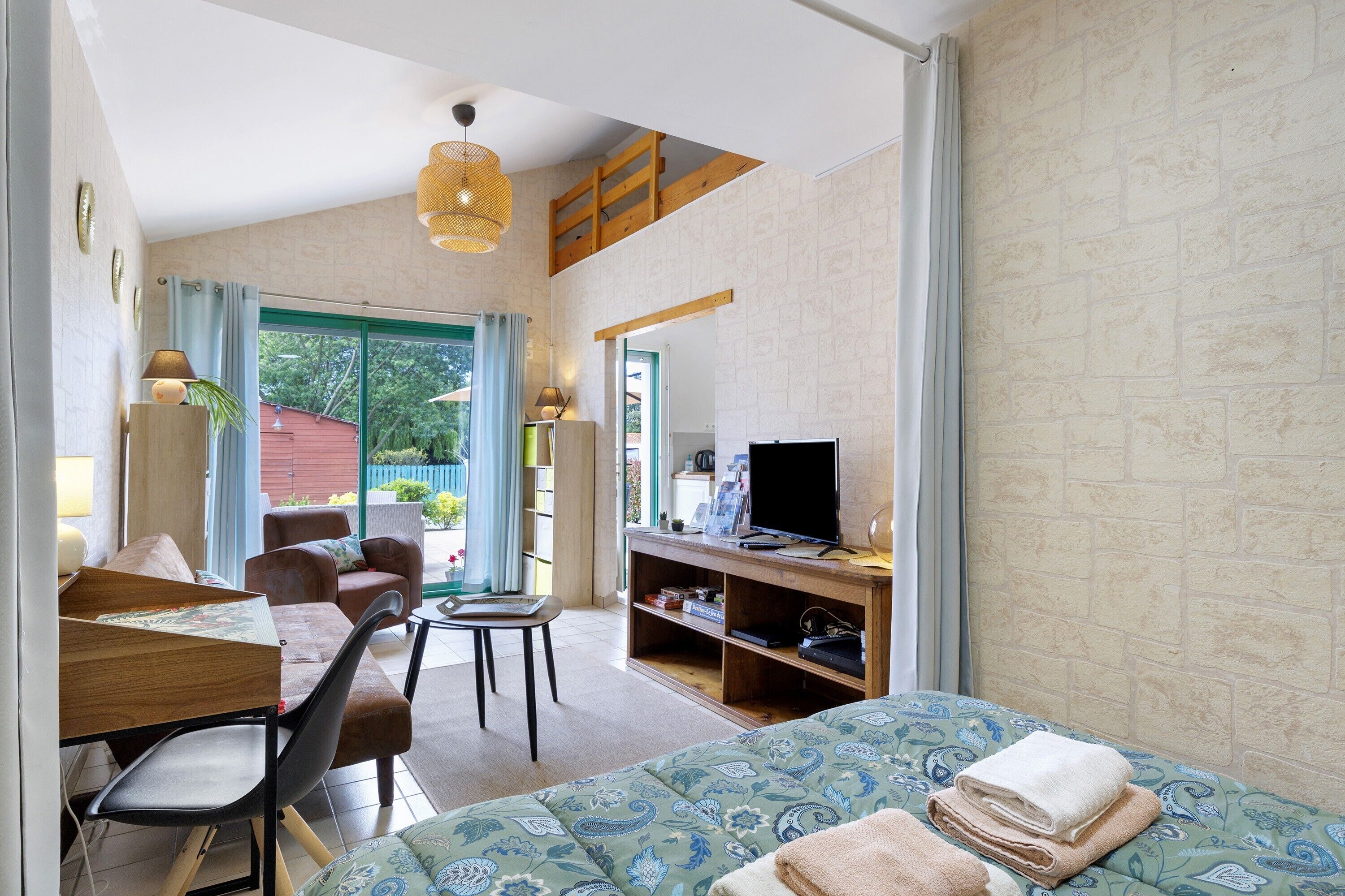 1 habitación, tabla de planchar con plancha, wifi y ropa de cama 