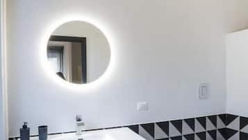 Quadrupla Comfort, vista città | Bagno
