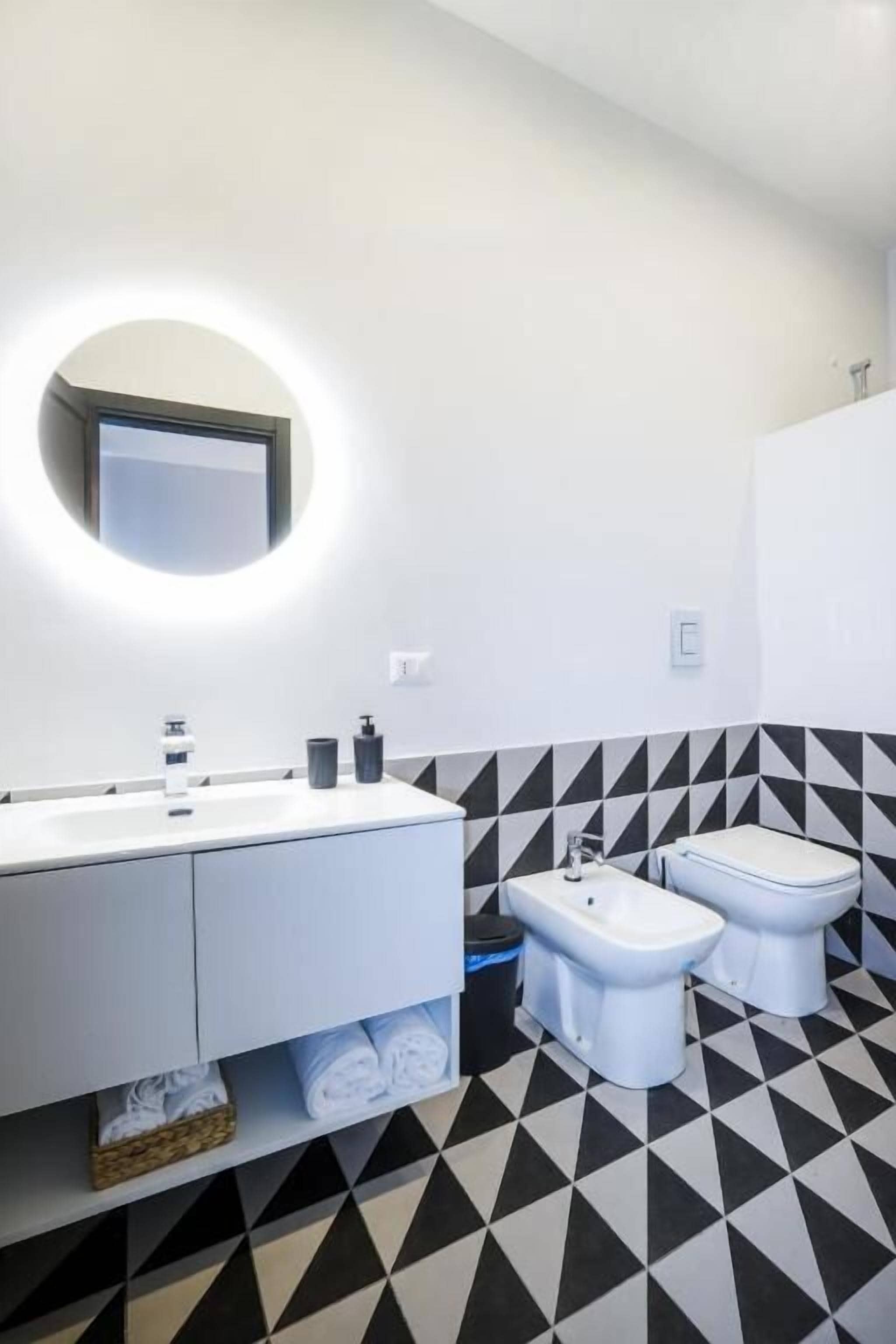 Habitación Confort doble, balcón, vistas a la ciudad | Baño