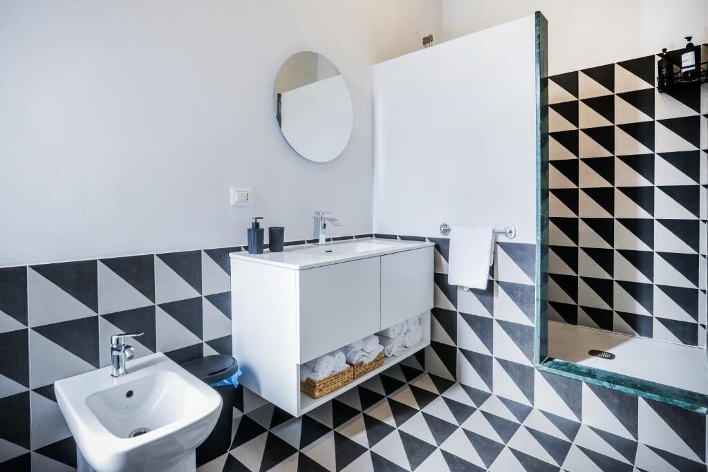 Quadruple Room, Balcony, City View | Bathroom