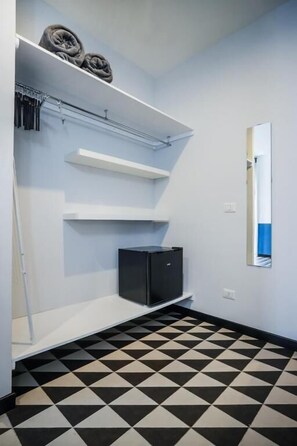 Quarto quádruplo, sacada, vista para a cidade | Parte interna