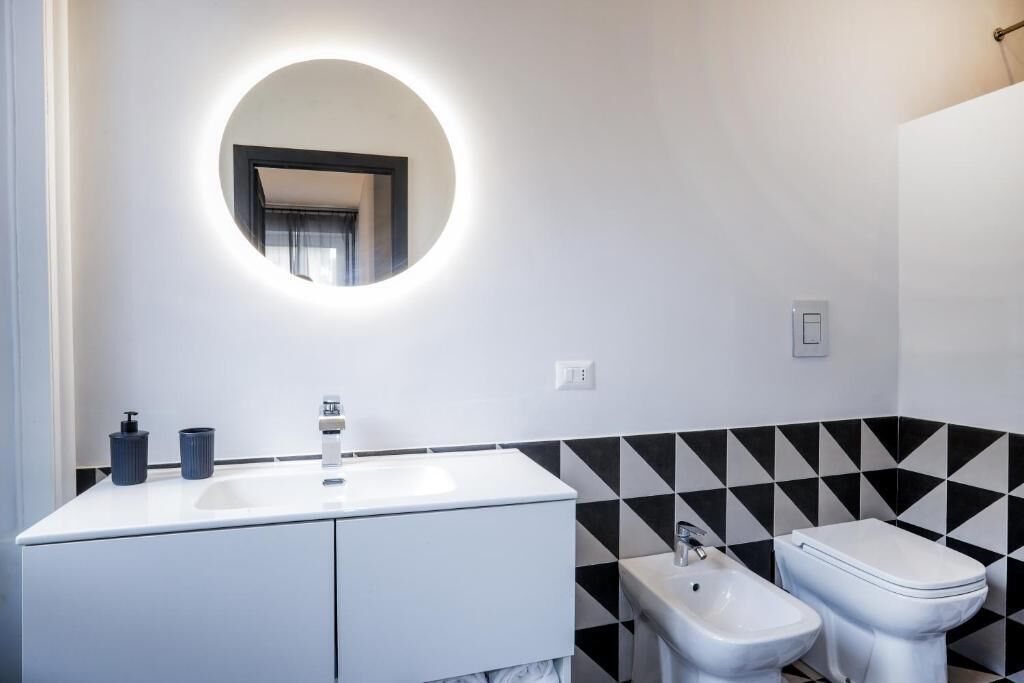 Chambre Quadruple Confort, vue ville | Salle de bain