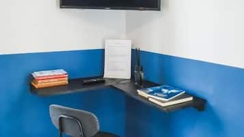 Quarto quádruplo, sacada, vista para a cidade | Parte interna