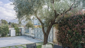 Outdoor dining - Casa a un passo dal mare by Interhome (Marina di Massa)