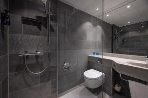Secador de pelo, toallas