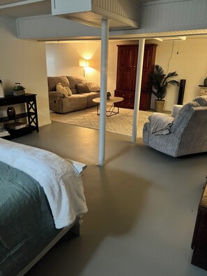 Room - Perfect 1-bedroom Weekend Stay (Buhl)