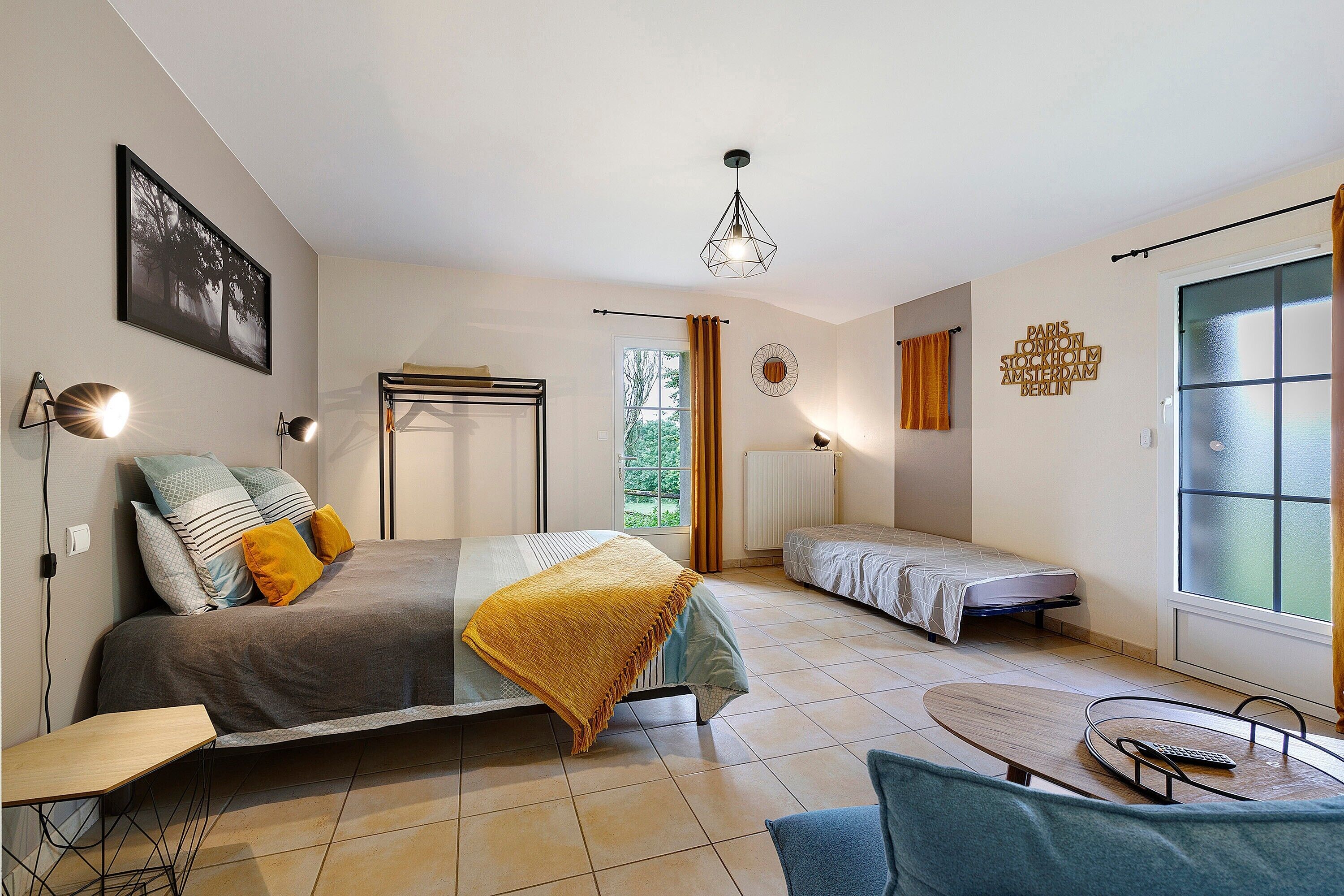 3 quartos, ferros/tábuas de passar roupa, Wi-Fi, roupa de cama
