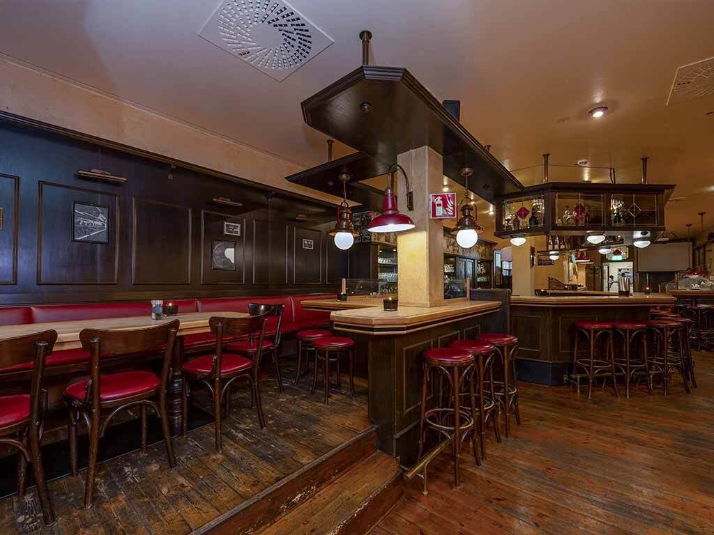 Bar (in der Unterkunft)