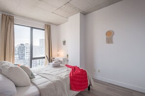 Desk, iron/ironing board, WiFi, bed sheets - Stylish 2BR Gem | Old Montreal + Square Victoria (Montreal)