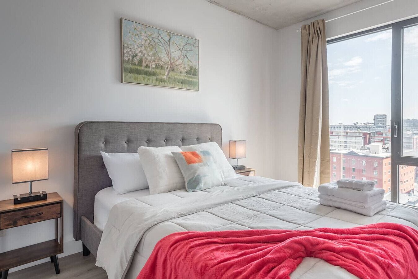 Desk, iron/ironing board, WiFi, bed sheets