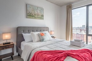 Desk, iron/ironing board, WiFi, bed sheets - Stylish 2BR Gem | Old Montreal + Square Victoria (Montreal)