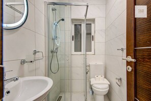 Hair dryer, towels - Swieqi central Home | Ensuite Rooms & Fast WiFi (Swieqi)