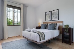 5 habitaciones, tabla de planchar con plancha, wifi y ropa de cama
