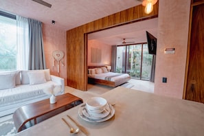 3 Schlafzimmer, Schreibtisch, Bügeleisen/Bügelbrett, WLAN