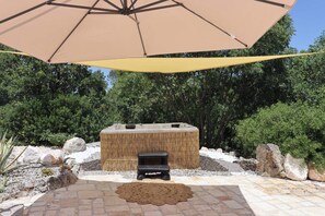 Outdoor spa tub - Vrbo Property (Ceglie Messapica)