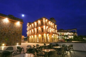 Outdoor dining - OPO Palm Villa Dritan (Udaipur)