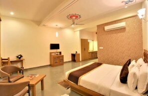 Deluxe Double Room, Mountain View - OPO Palm Villa Dritan (Udaipur)