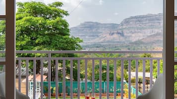 Deluxe Villa, Hill View | Interior