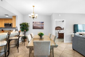 Dining - Sleeps 6-Stunning Bay Views-Luxury Resort (Pensacola Beach)