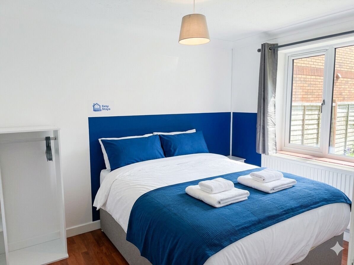 5 bedrooms, WiFi, bed sheets
