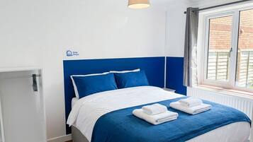 5 bedrooms, WiFi, bed sheets