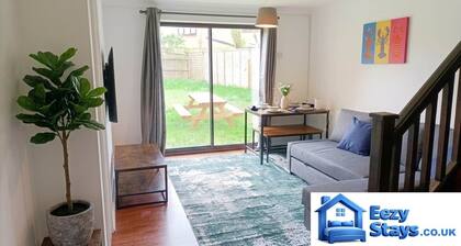 5-Bed MK Home · Sleeps 12 · Contractors & Groups Welcome