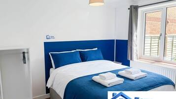 5 bedrooms, WiFi, bed sheets