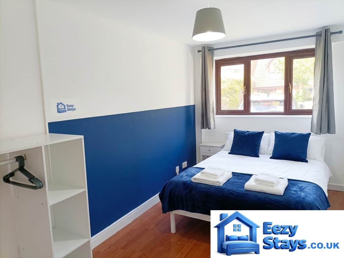 5 bedrooms, WiFi, bed sheets