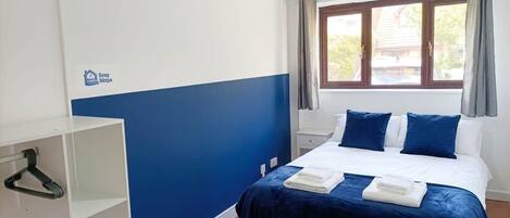 5 bedrooms, WiFi, bed sheets